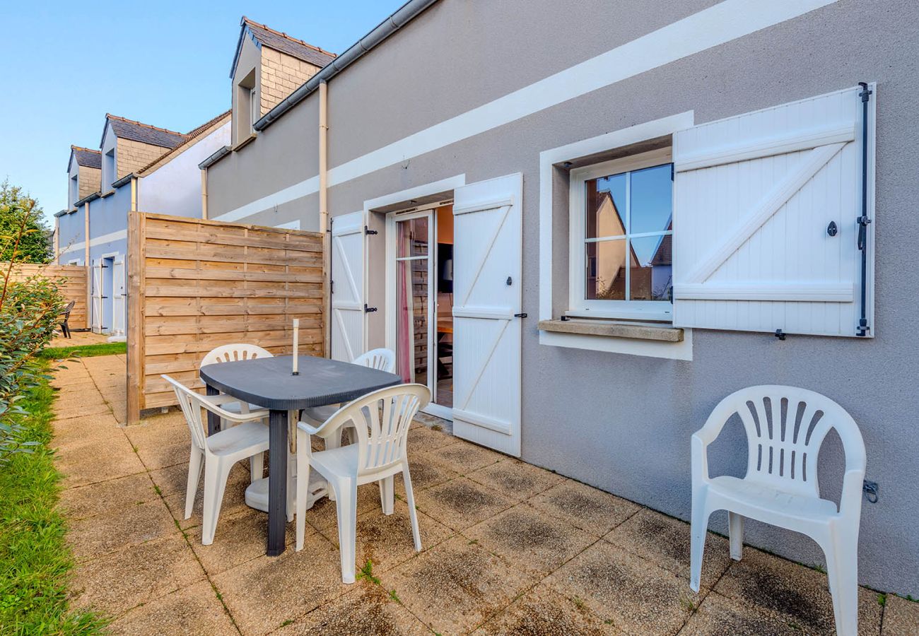 Apartment in Saint-Nic - House for 4 pers in residence with pool