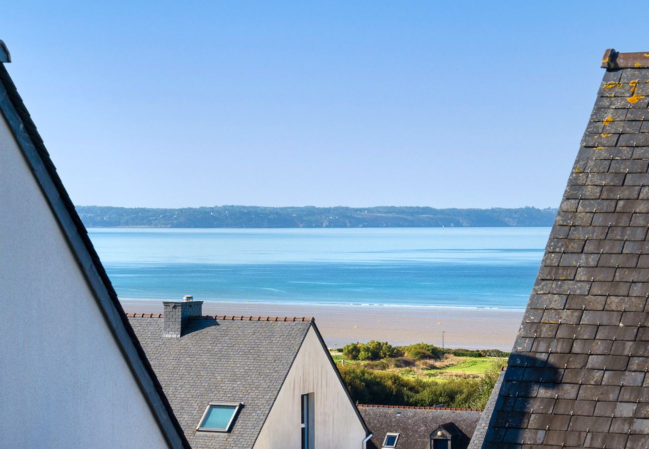 Apartment in Saint-Nic - House for 4 pers in residence with pool