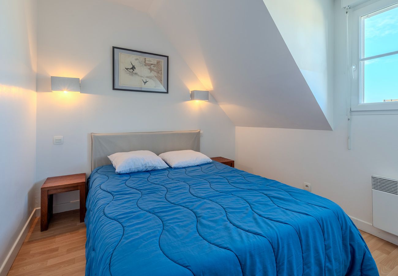 Apartment in Saint-Nic - House for 4 pers in residence with pool