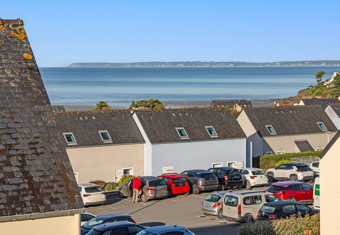 House in Saint-Nic - Charming home with a cozy outdoor space, ideal for 4 pers