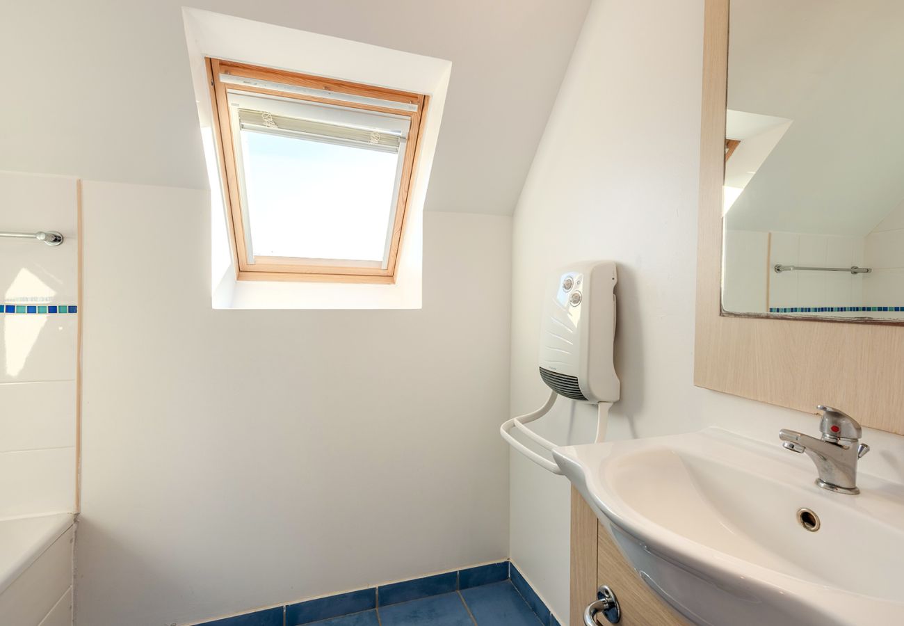 House in Saint-Nic - Charming home with a cozy outdoor space, ideal for 4 pers