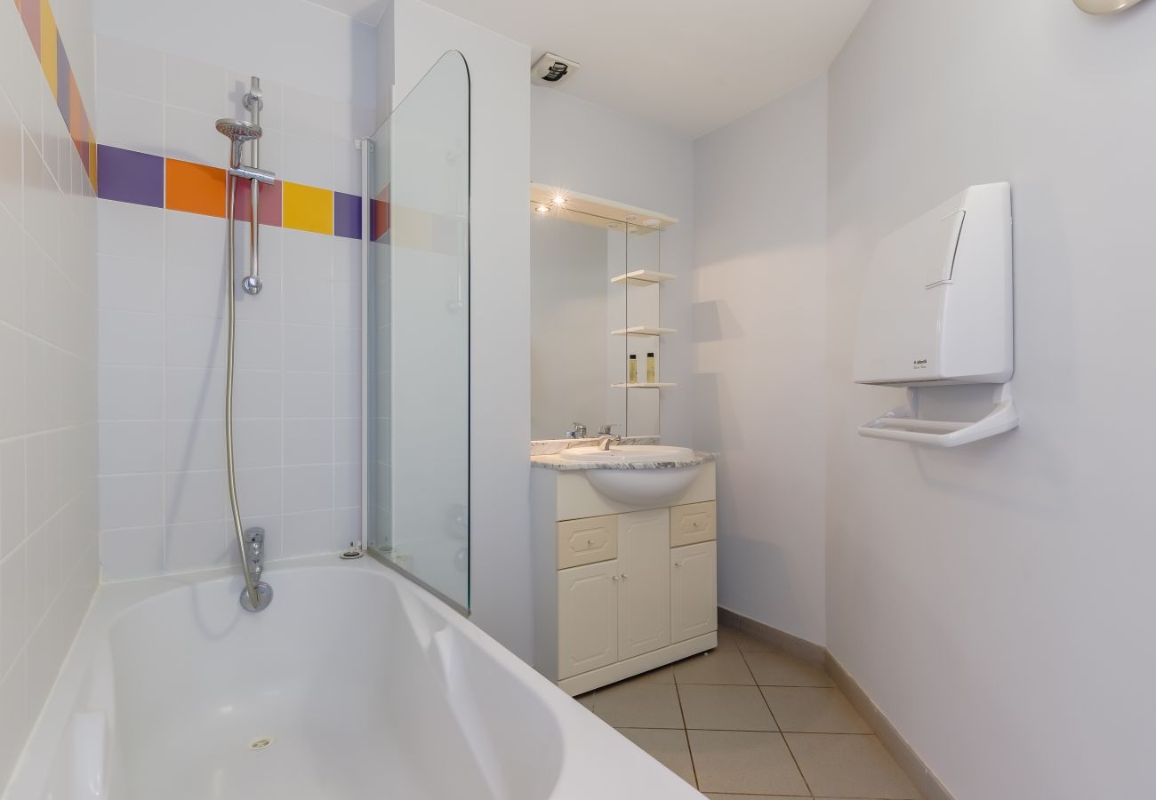 Apartment in La Tranche-sur-Mer - Nice Apt 5 pers near the beach with pool