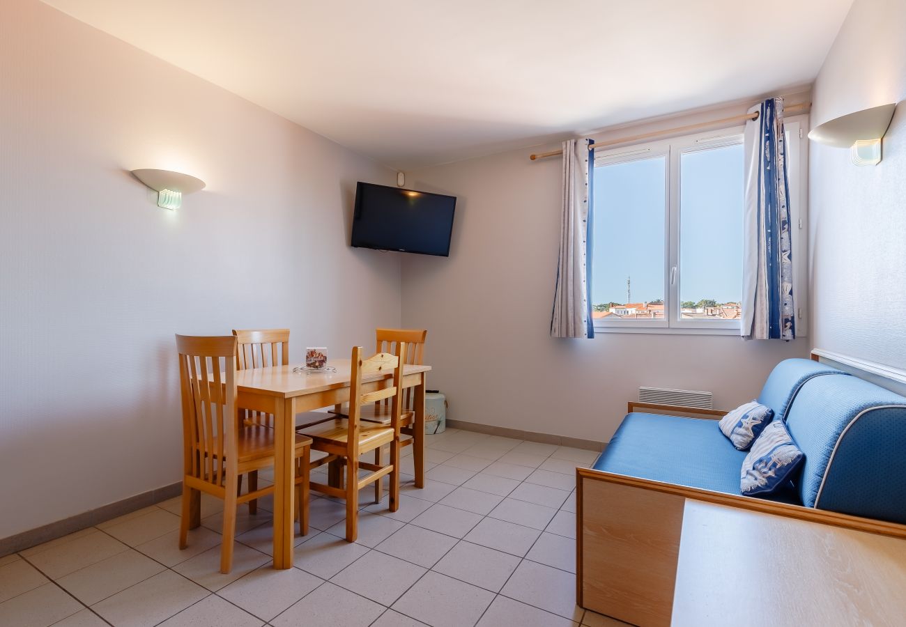 Apartment in La Tranche-sur-Mer - Nice Apt 5 pers near the beach with pool