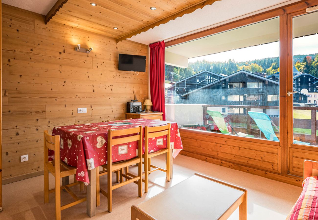 Apartment in Morillon - Apartment with ski slope view, sleeps 6, balcony