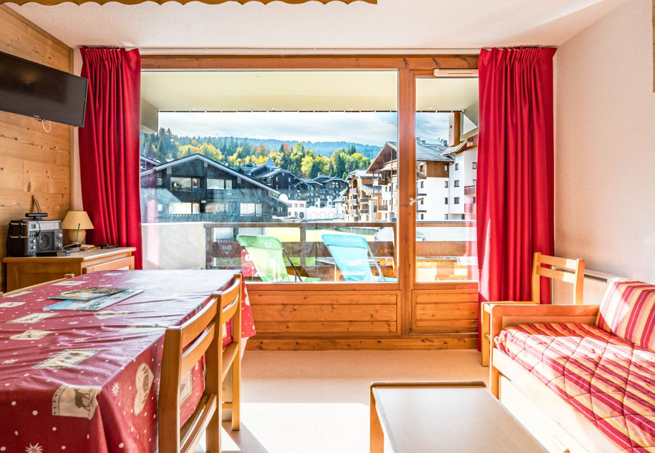 Apartment in Morillon - Apartment with ski slope view, sleeps 6, balcony