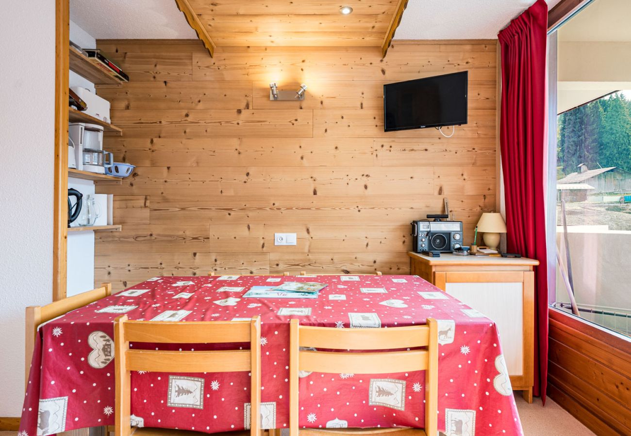 Apartment in Morillon - Apartment with ski slope view, sleeps 6, balcony