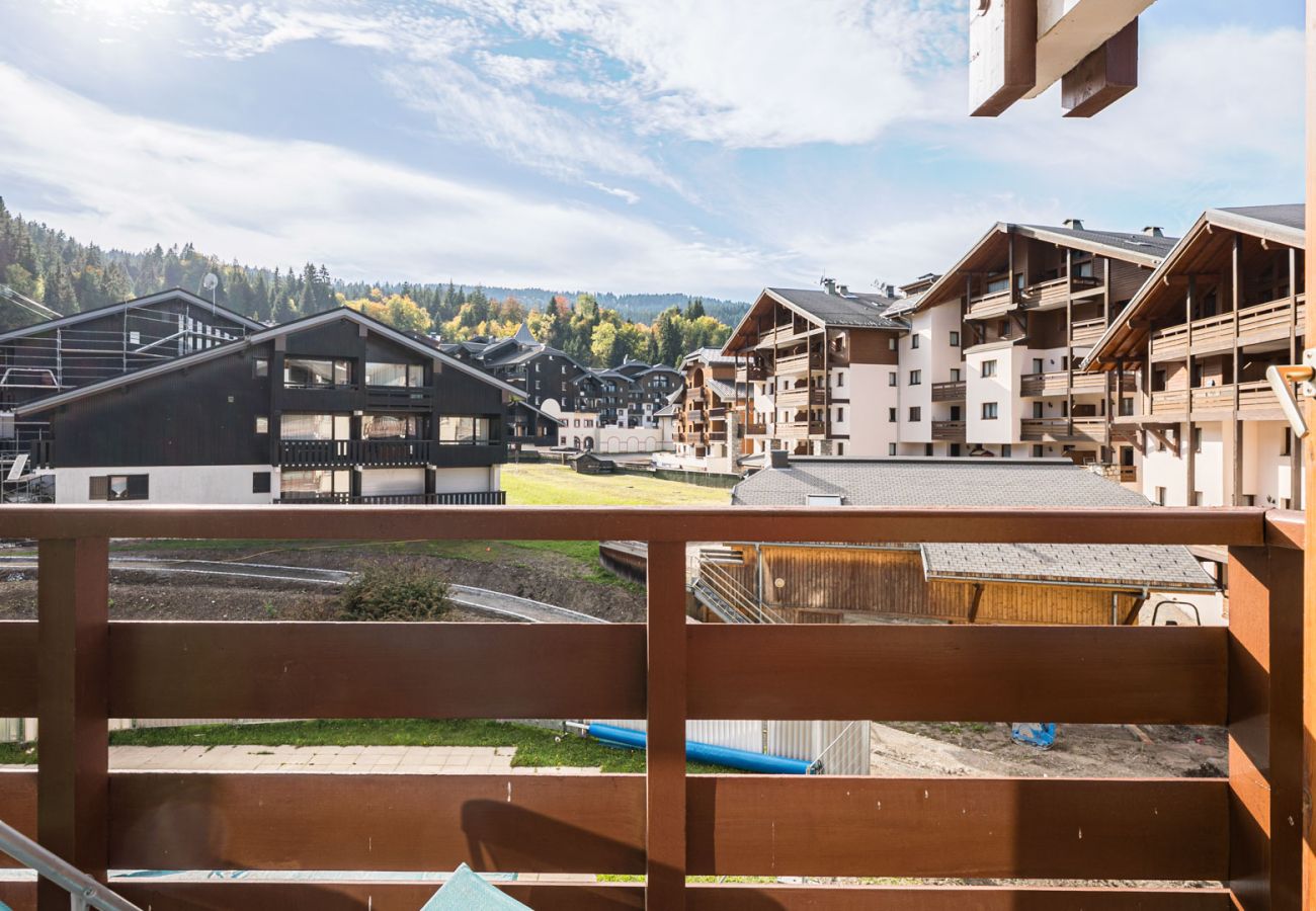 Apartment in Morillon - Apartment with ski slope view, sleeps 6, balcony