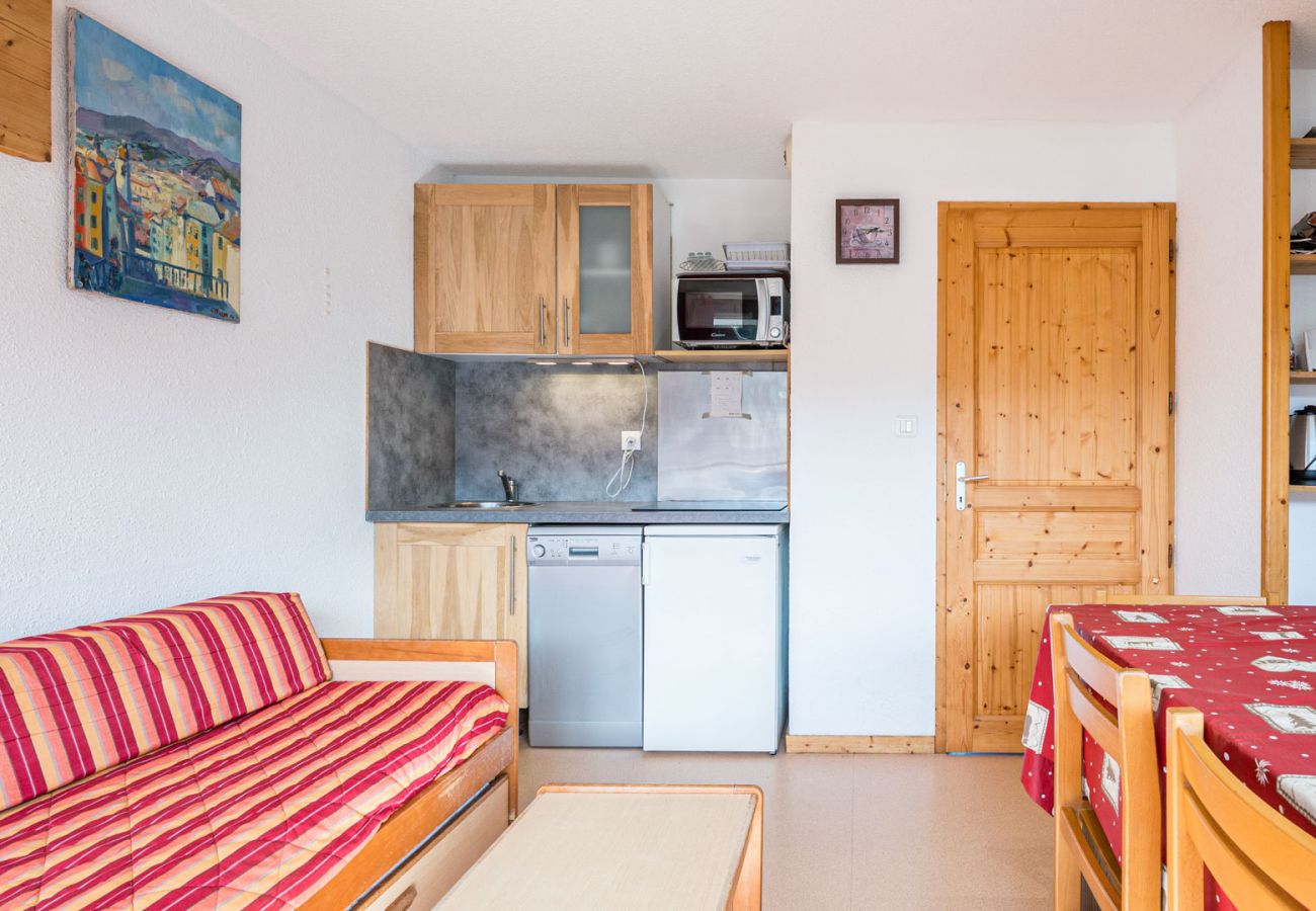 Apartment in Morillon - Apartment with ski slope view, sleeps 6, balcony