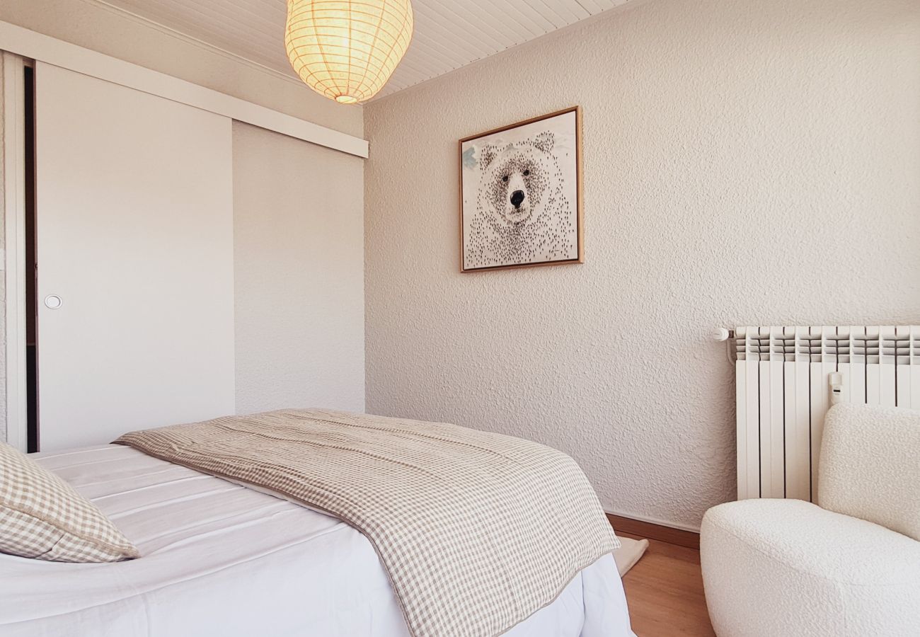 Apartment in Les Deux Alpes - Stunning apartment in the heart of the resort, sleeps 4, balcony