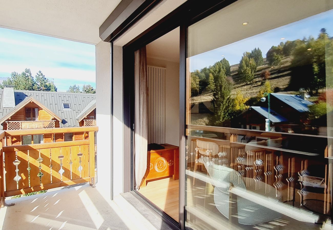 Apartment in Les Deux Alpes - Stunning apartment in the heart of the resort, sleeps 4, balcony