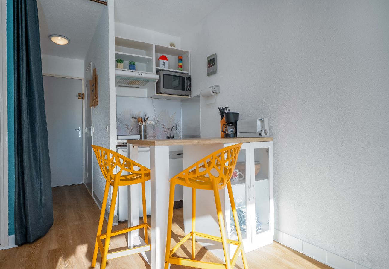 Studio in Le Grau-du-Roi - Renovated studio apartment, sleeps 4, balcony