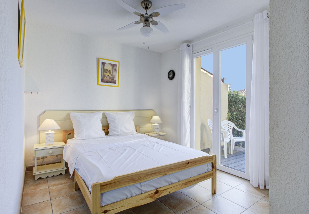 Villa in Homps - Charming villa with garden for 6 pers