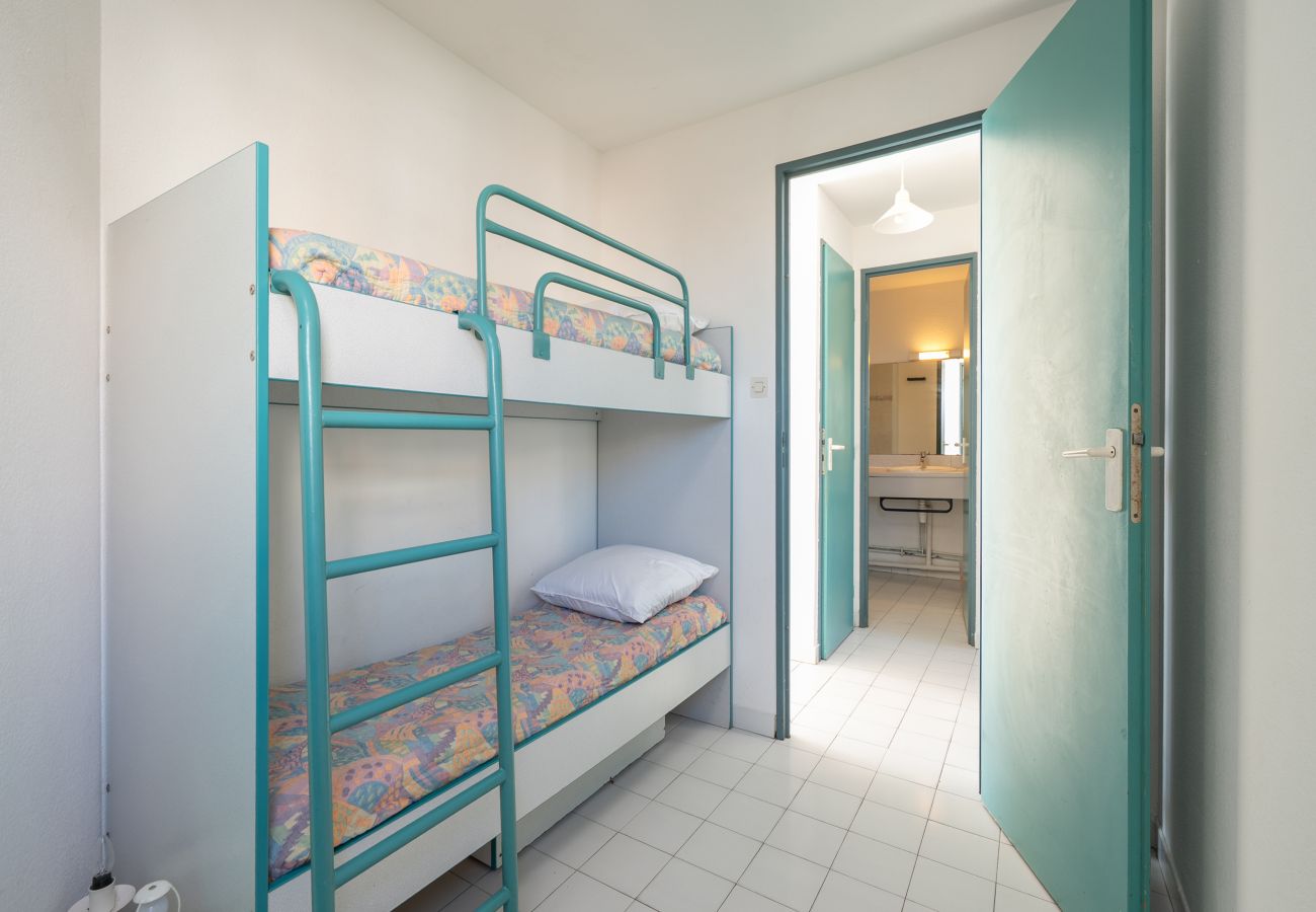 Apartment in Agde - Apartment with sea view, sleeps 8, terrace