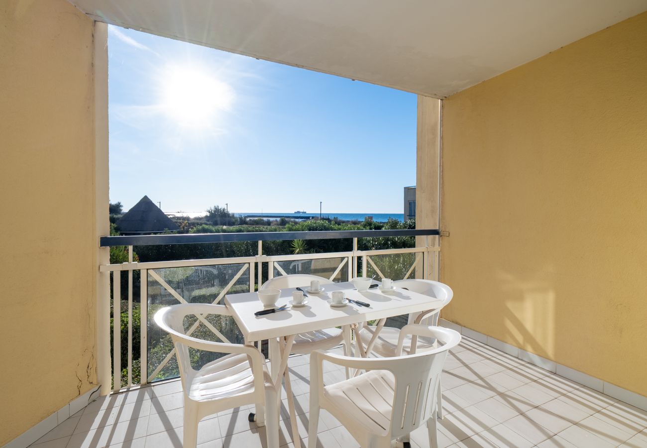 Apartment in Agde - Apartment with sea view, sleeps 8, terrace