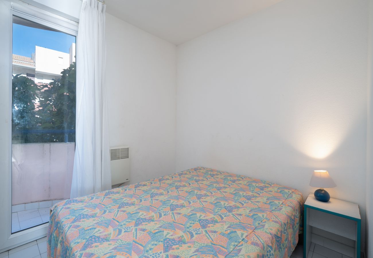 Apartment in Agde - Apartment with sea view, sleeps 8, terrace