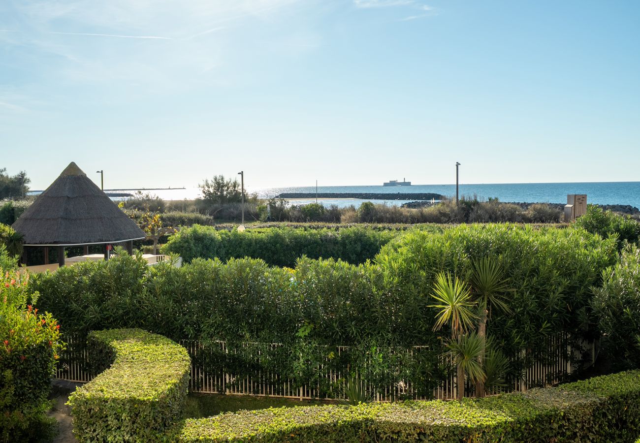 Apartment in Agde - Apartment with sea view, sleeps 8, terrace