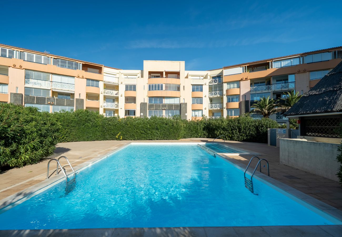 Apartment in Agde - Apartment with sea view, sleeps 8, terrace