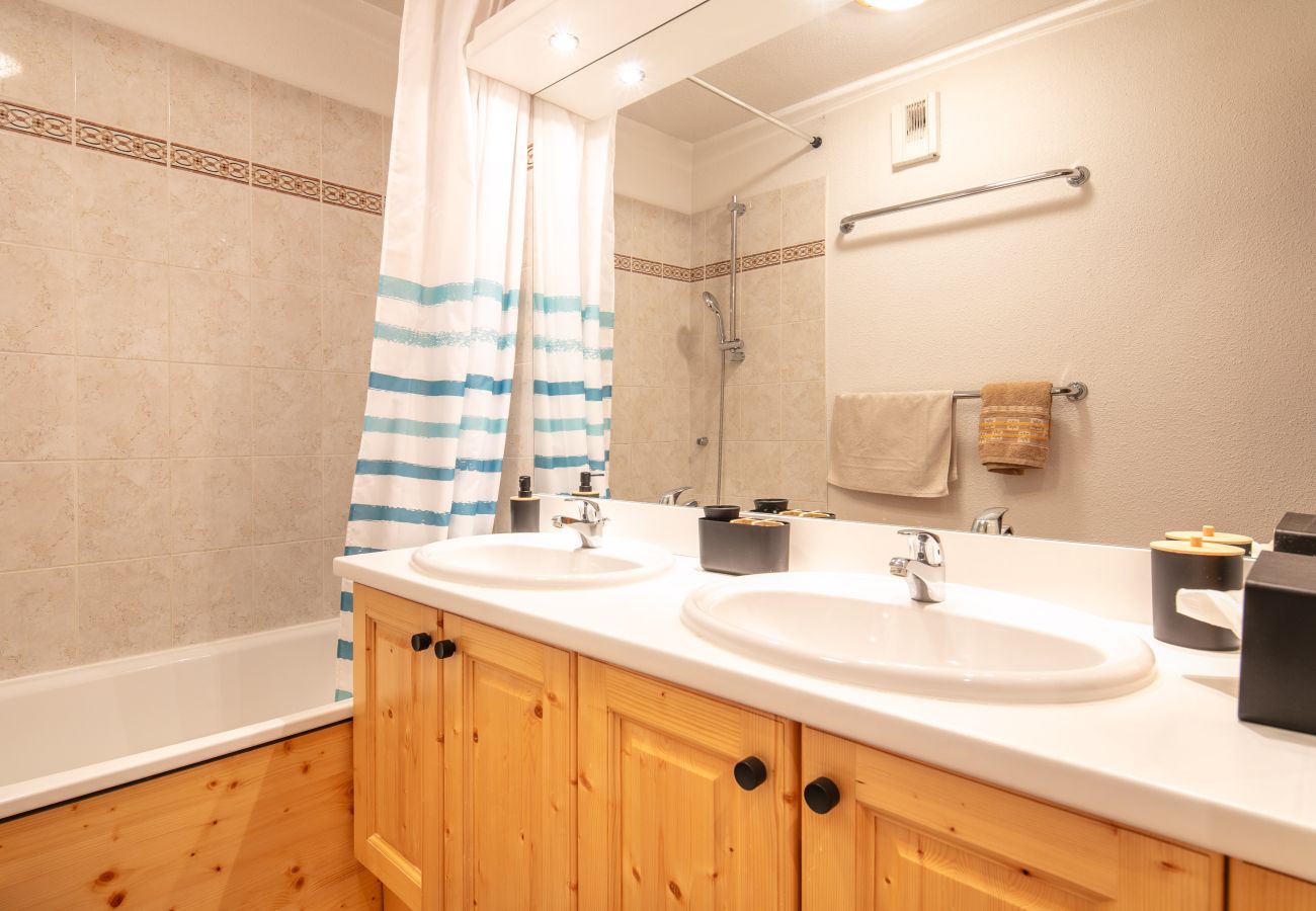 Apartment in Morillon - Splendid apartment, 3 bedrooms, sleeps 6, balcony with mountain views