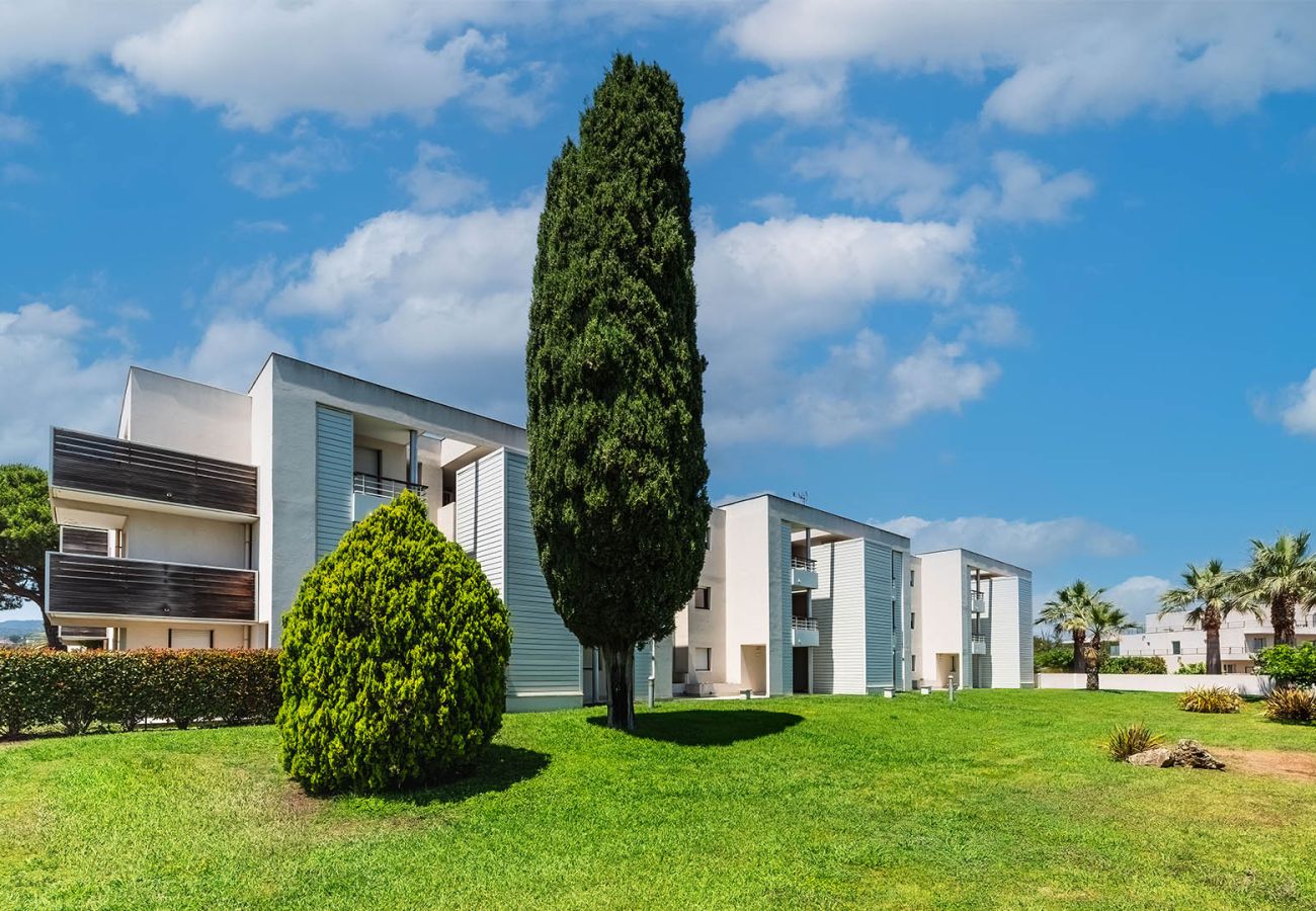 Apartment in Mandelieu-la-Napoule - Nice Apt for 4 pers Marina View