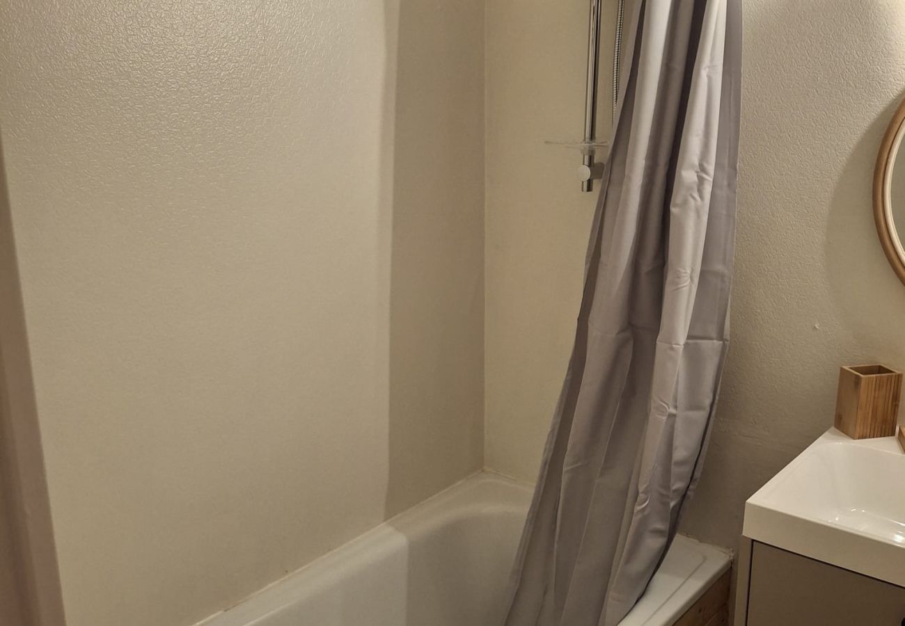 Apartment in Allos - Nice Apt for 5 pers near the slopes