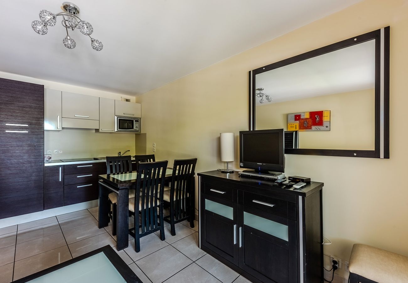 Apartment in Mandelieu-la-Napoule - Nice Apt for 4 pers Marina view