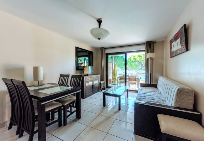 Apartment in Mandelieu-la-Napoule - Apartment with sea view, sleeps 4, balcony