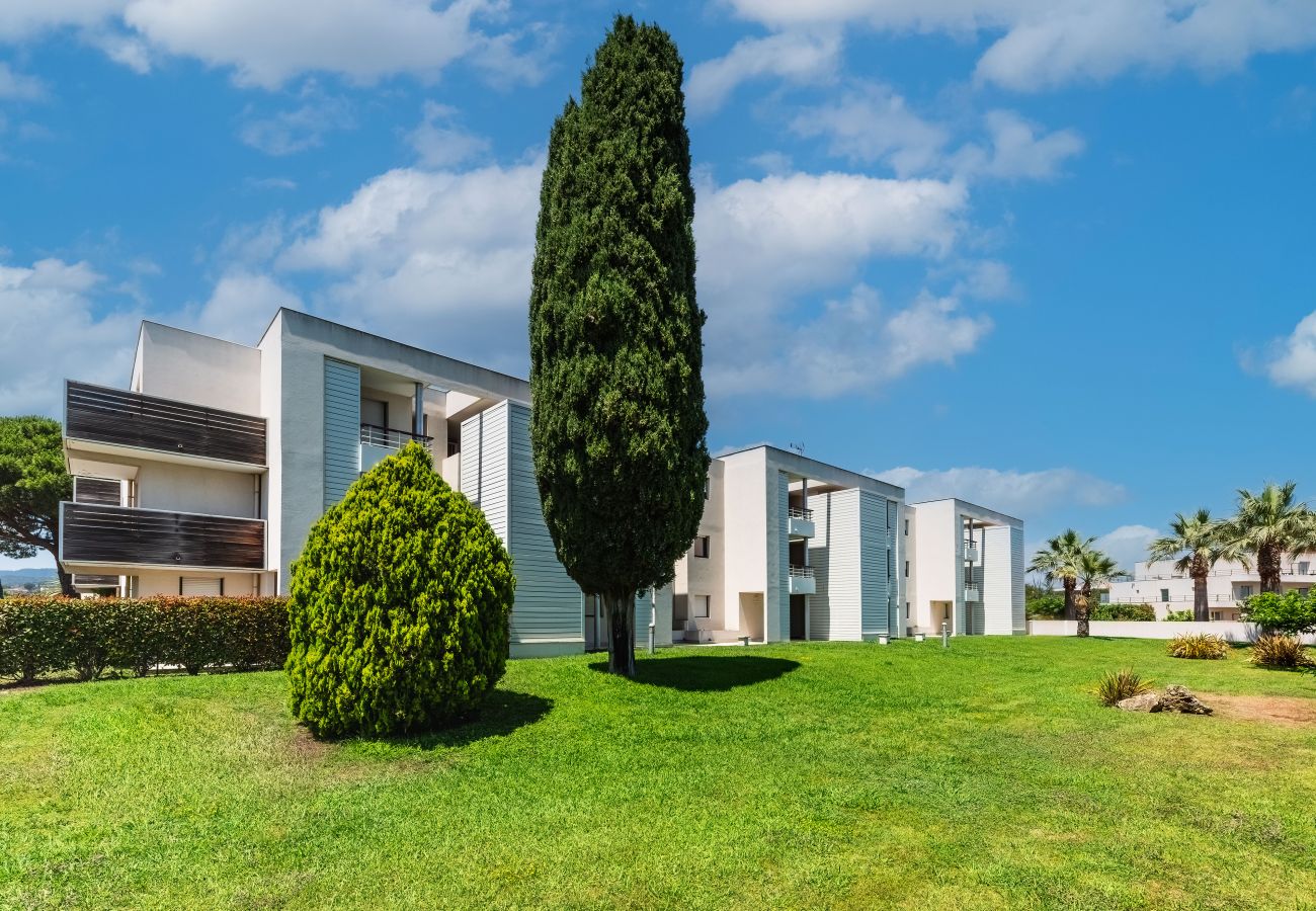 Apartment in Mandelieu-la-Napoule - Apartment with sea view, sleeps 4, balcony