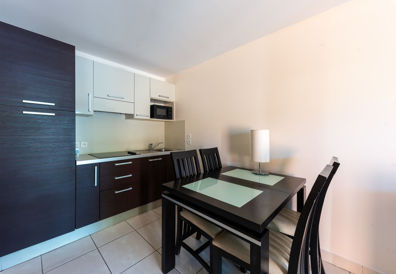 Apartment in Mandelieu-la-Napoule - Apartment with sea view, sleeps 4, balcony