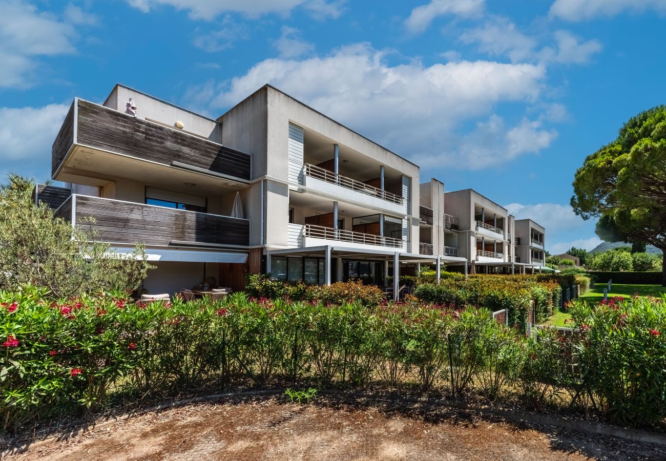 Apartment in Mandelieu-la-Napoule - Apartment with sea view, sleeps 4, balcony