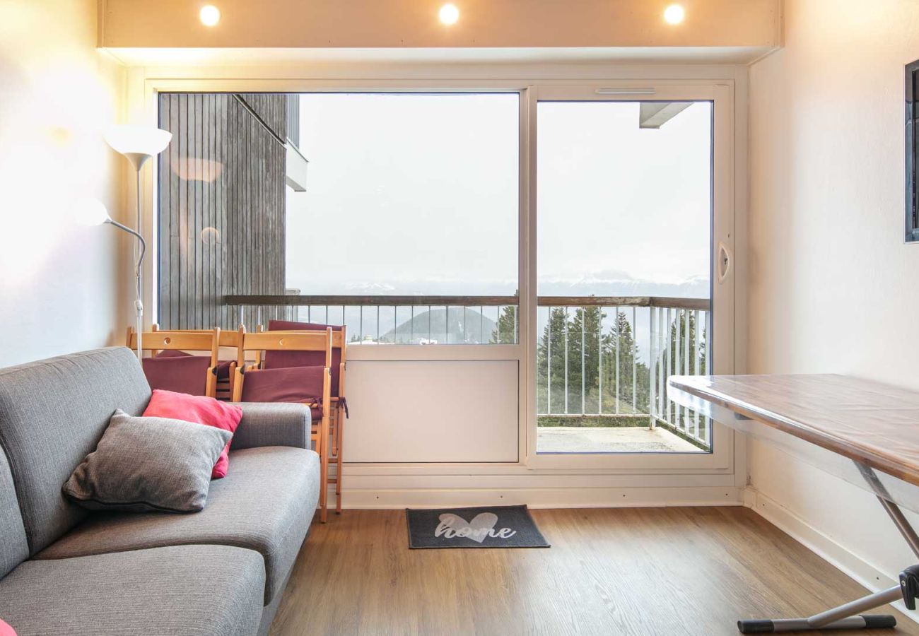 Apartment in Chamrousse - Nice Apt for 6 pers near the slopes