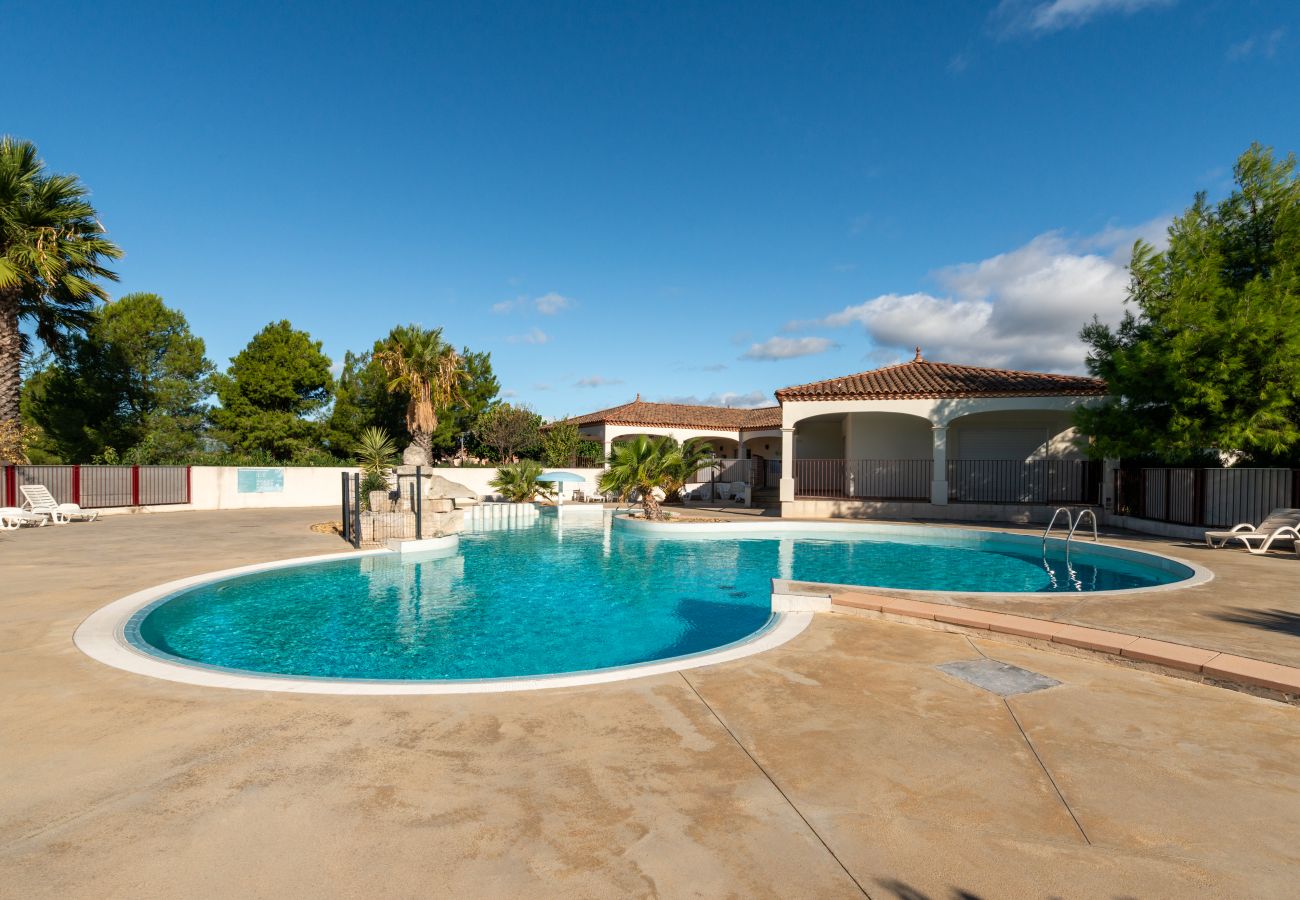 Villa in Homps - Charming villa with garden for 6 pers