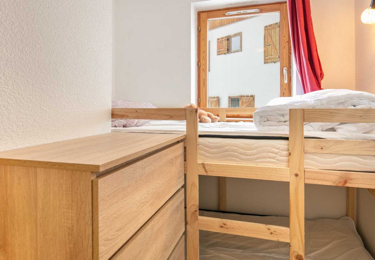 Apartment in Saint-Sorlin-d´Arves - Bright Apartment for 6 - Balcony - Parking - Swimming Pool