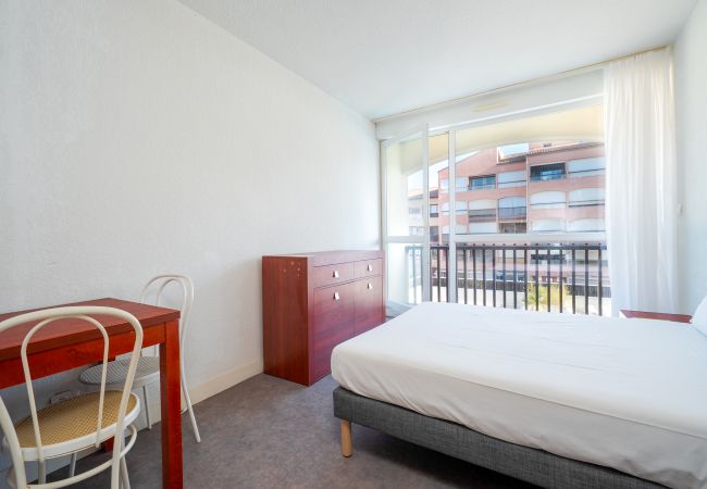 Studio in Agde - Charming studio for 2 people, pool view, balcony