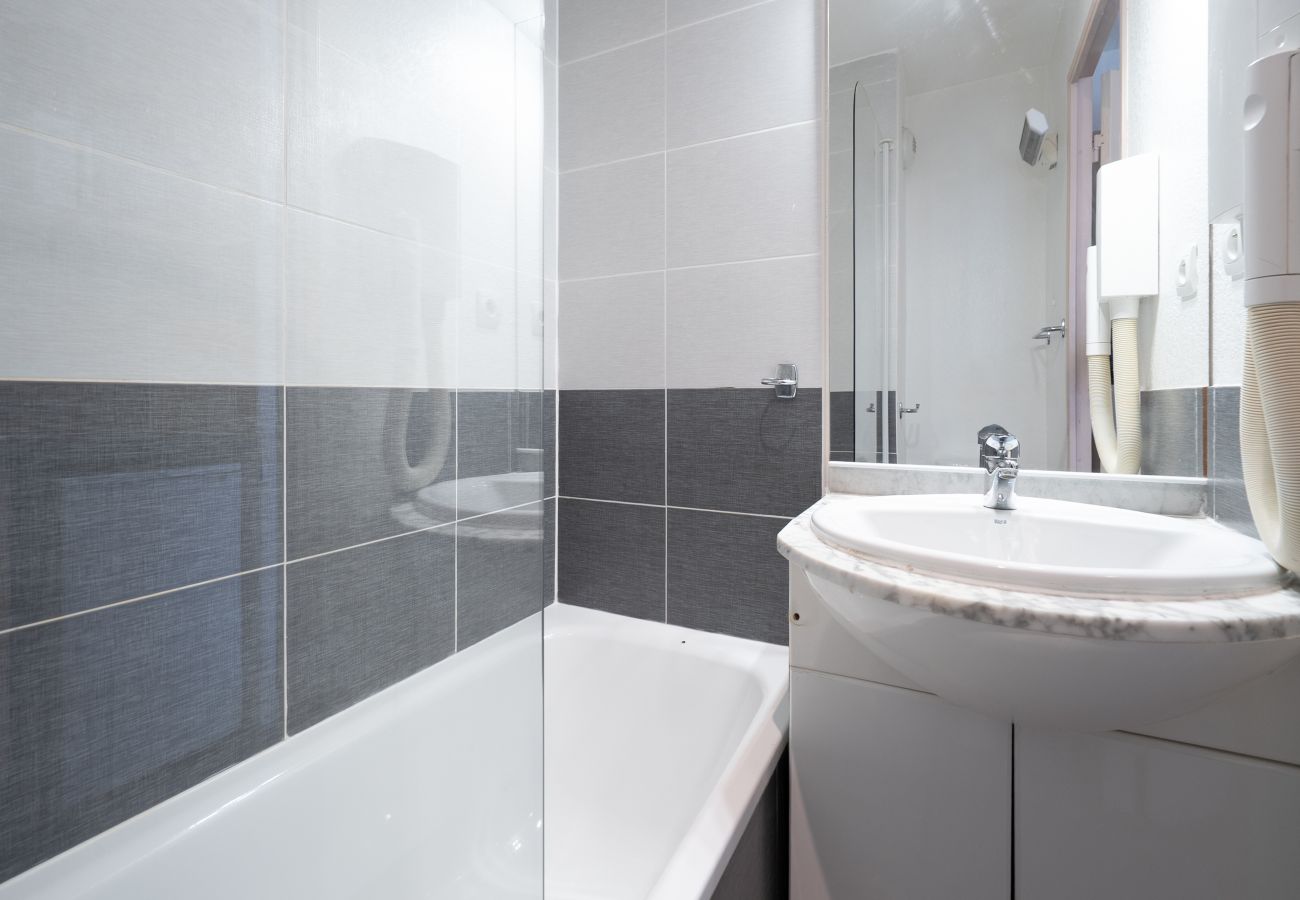 Studio in Agde - Charming studio for 2 people, pool view, balcony