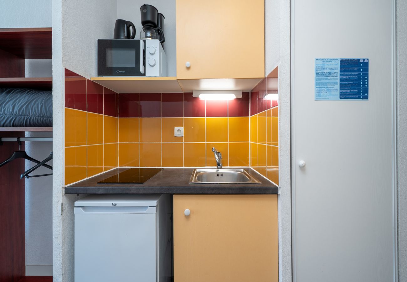 Studio in Agde - Charming studio for 2 people, pool view, balcony