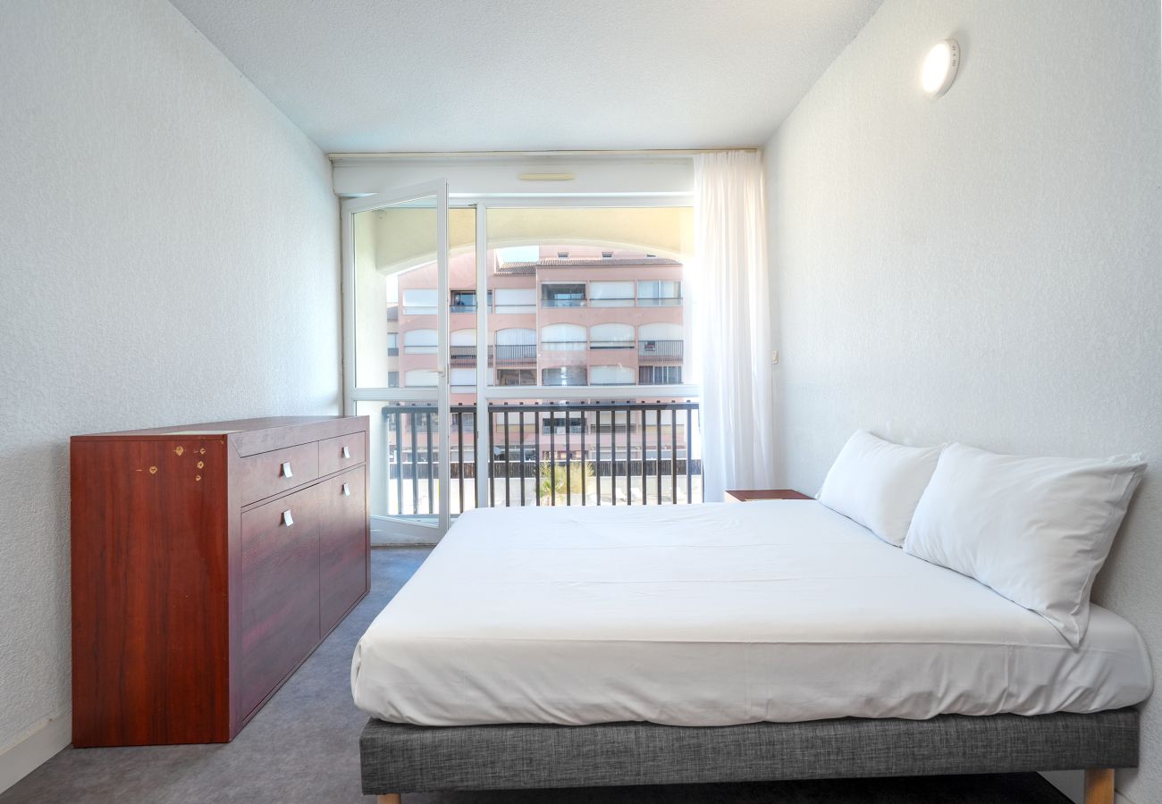 Studio in Agde - Charming studio for 2 people, pool view, balcony