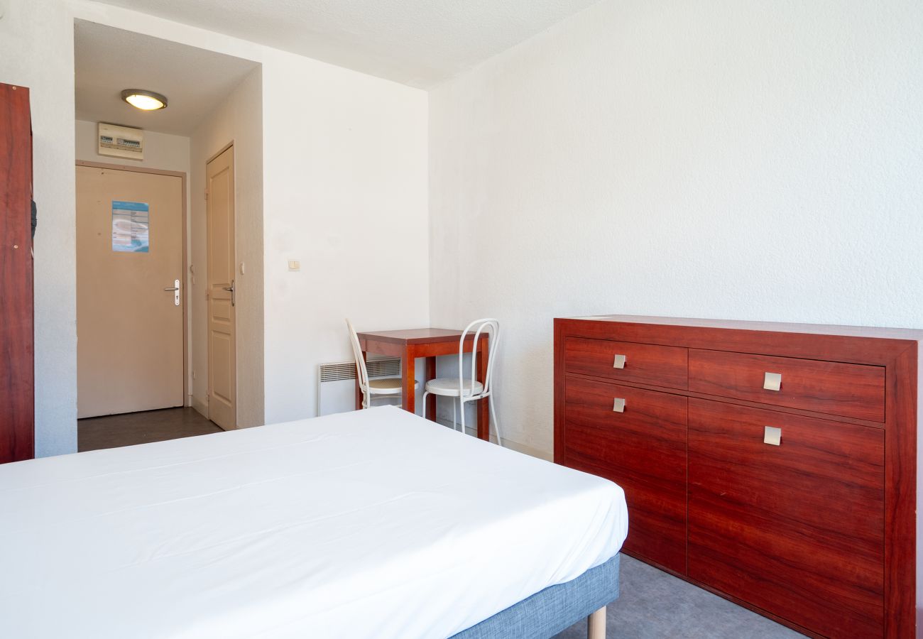 Studio in Agde - Charming studio for 2 people, pool view, balcony