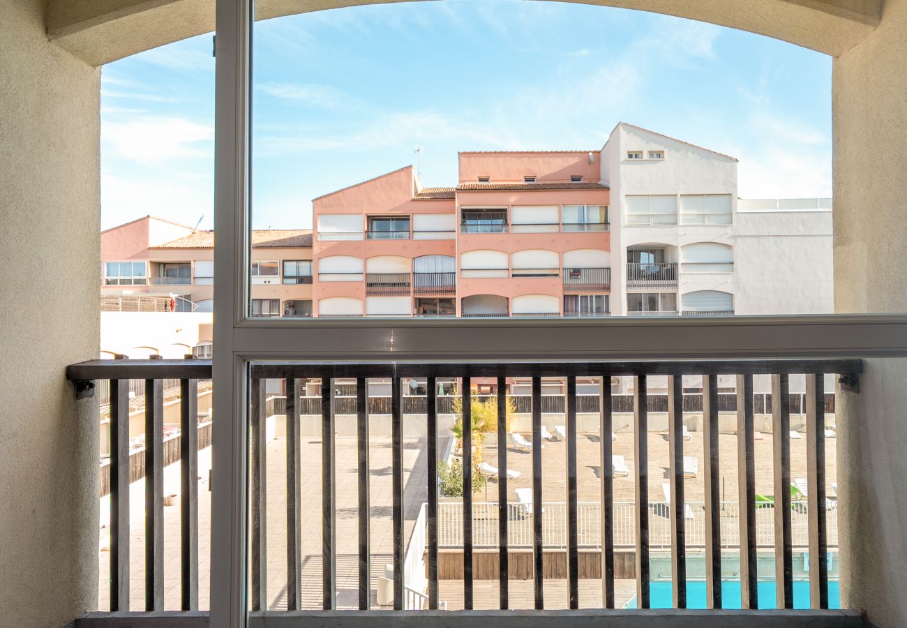 Studio in Agde - Charming studio for 2 people, pool view, balcony