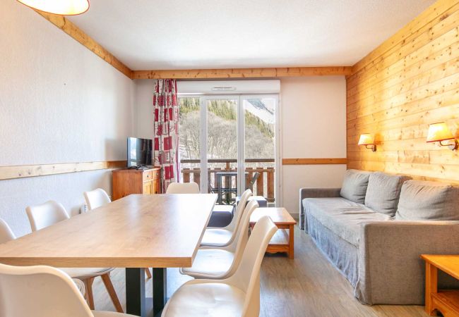 Apartment in Saint-Sorlin-d´Arves - Large Family Apartment - Mountain View - Sleeps 7/8