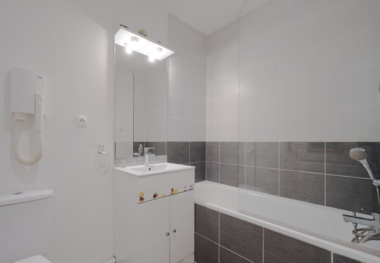 Studio in Agde - Charming Studio - Sleeps 3 