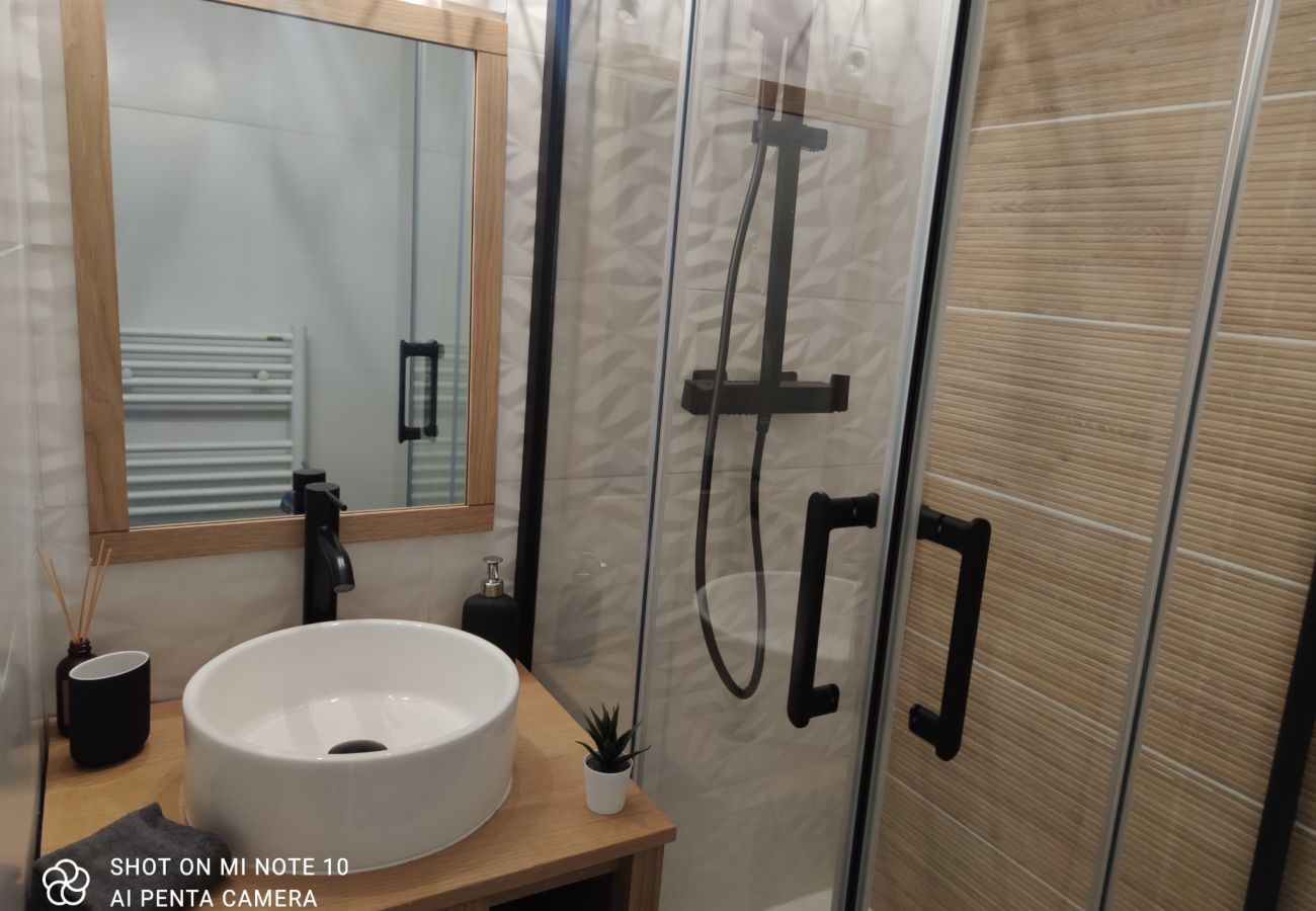 Studio in Chamrousse - Nice studio apartment in the mountains - sleeps 5 - balcony