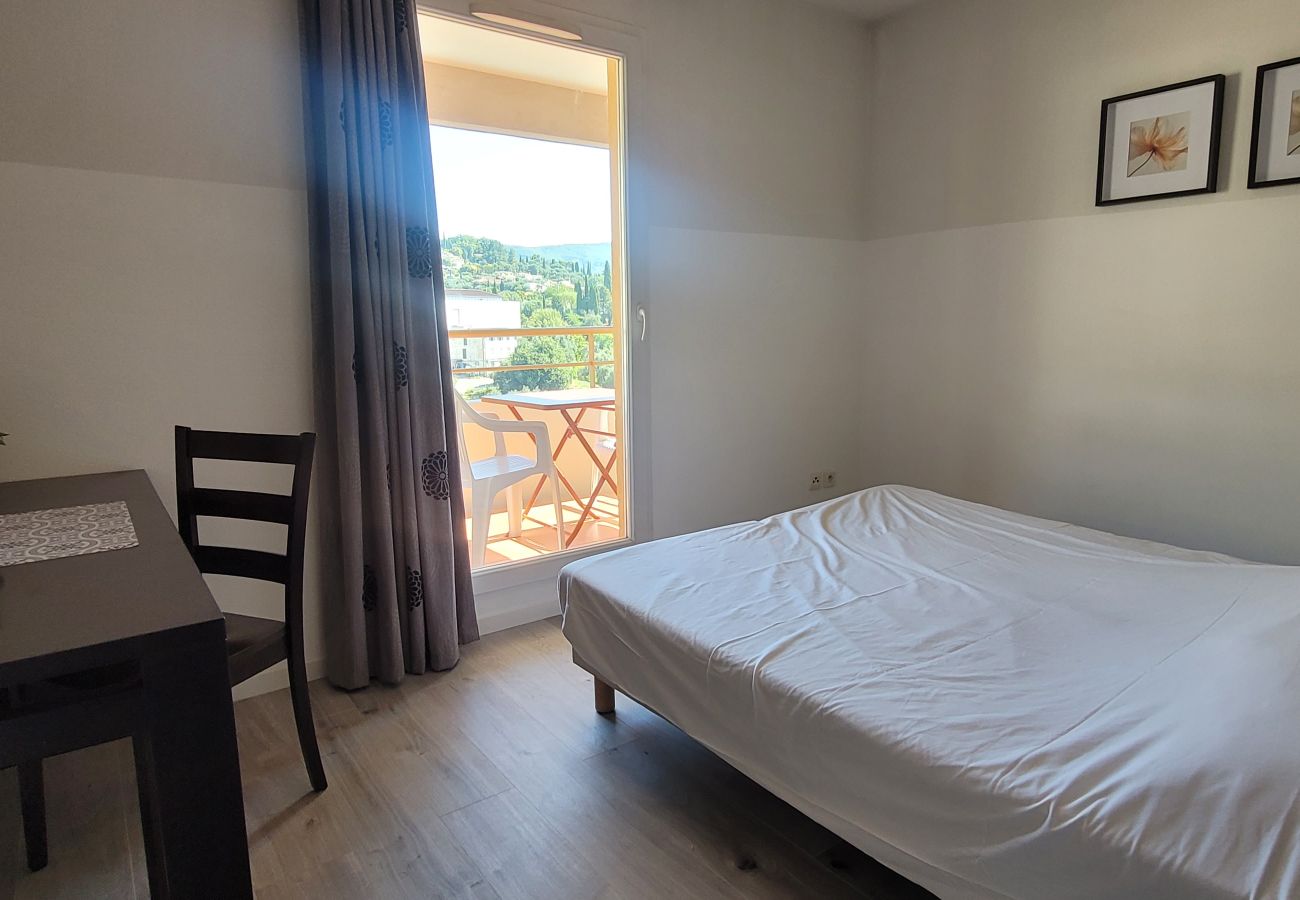 Apartment in Grasse - Flat with a magnificent view from the balcony, and a swimming pool