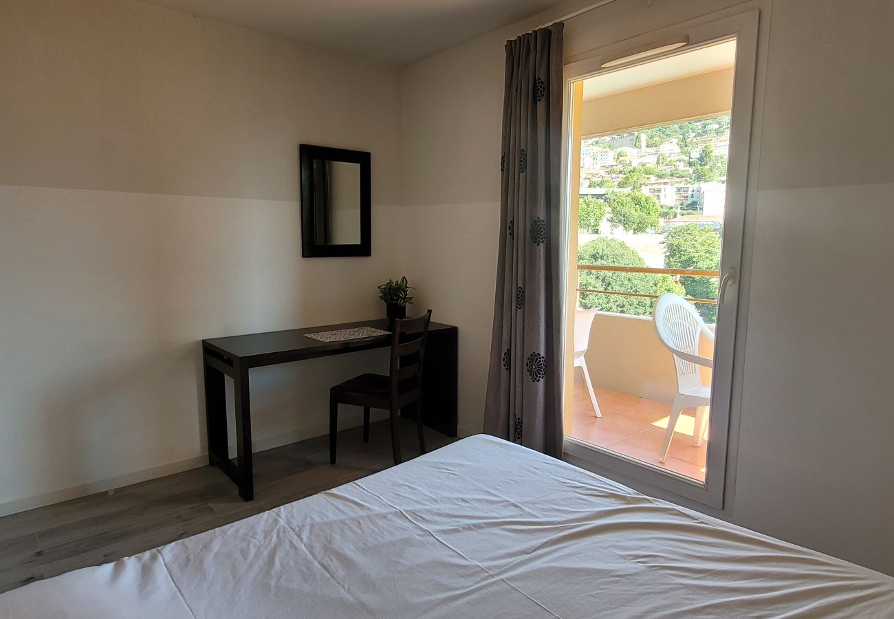 Apartment in Grasse - Flat with a magnificent view from the balcony, and a swimming pool