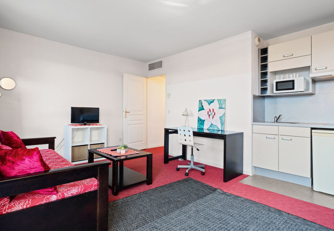 Apartment in Grasse - Bright apartment for 4 people, balcony, beautiful view