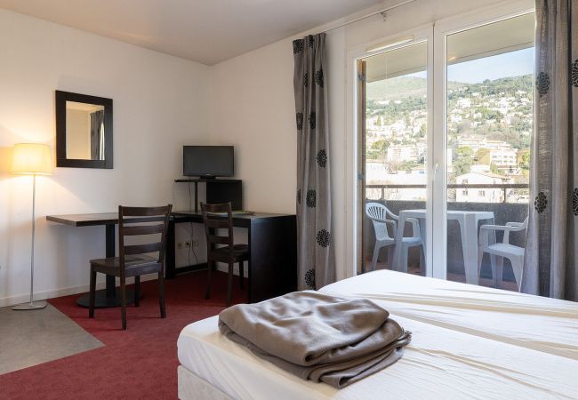 Studio in Grasse - Charming Studio - Sleeps 2 - Mountain View