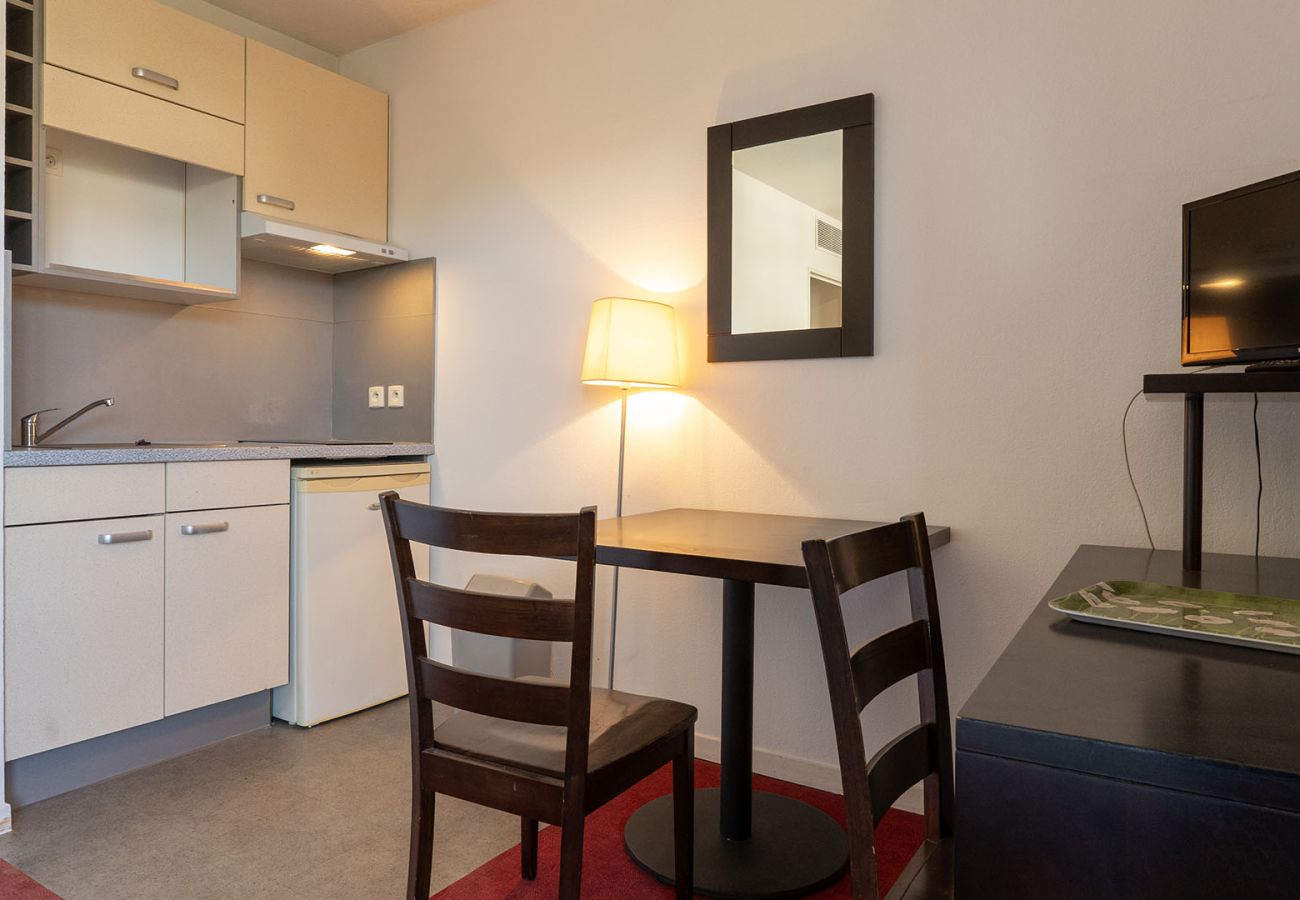 Studio in Grasse - Charming Studio - Sleeps 2 - Mountain View