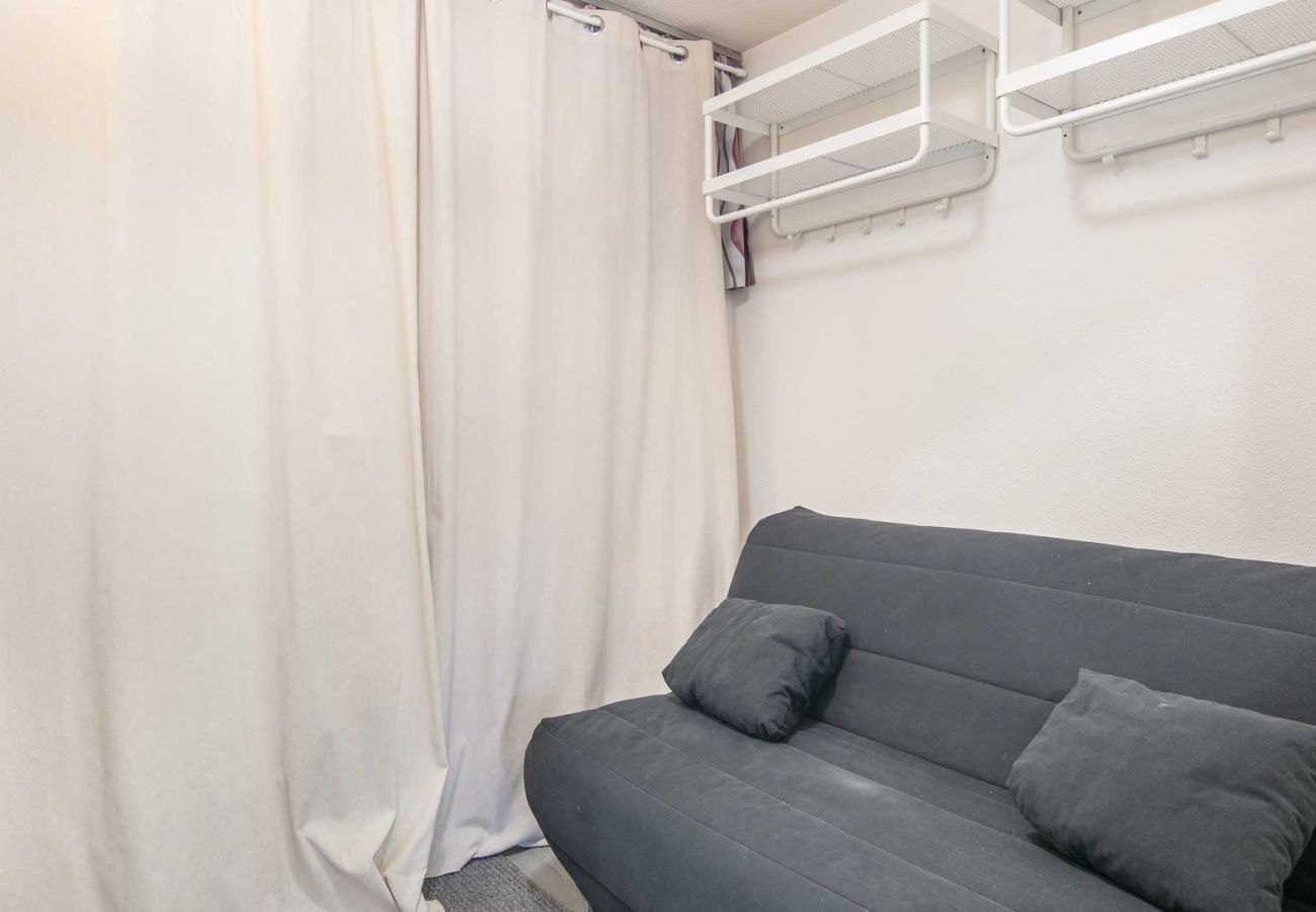 Studio in Chamrousse - Charming studio apartment, sleeps 6-7, mountain view