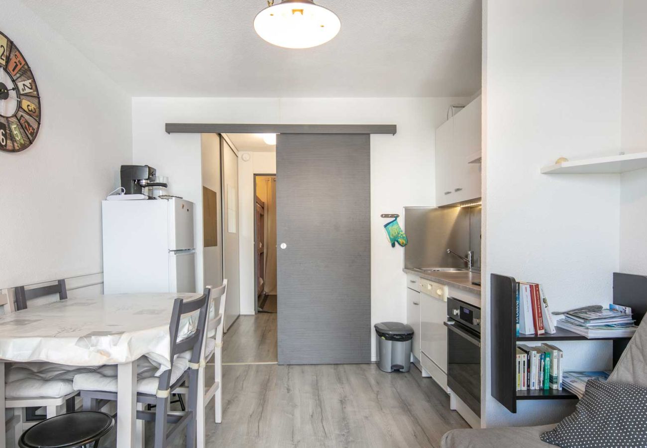 Studio in Chamrousse - Charming studio apartment, sleeps 6-7, mountain view