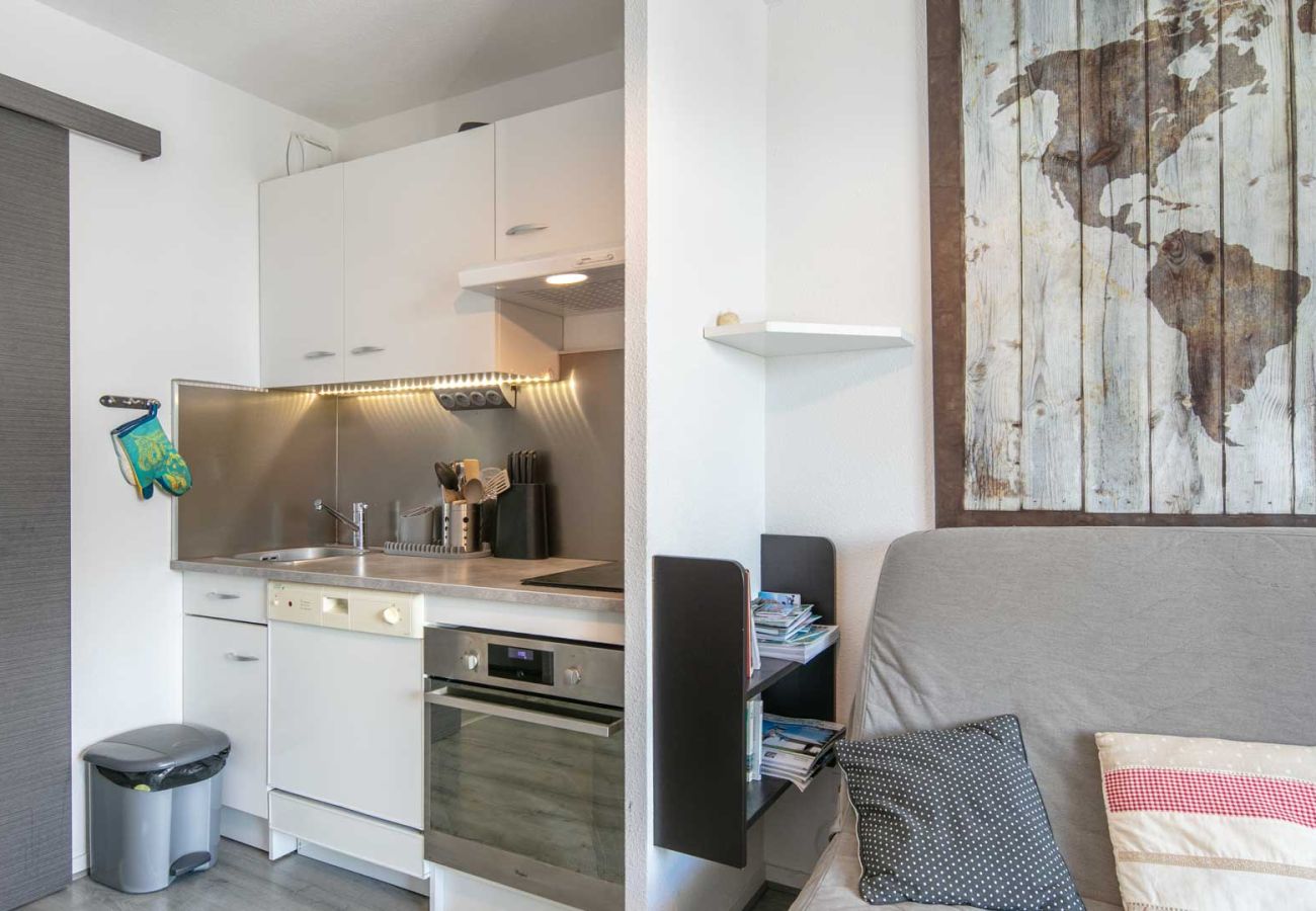 Studio in Chamrousse - Charming studio apartment, sleeps 6-7, mountain view