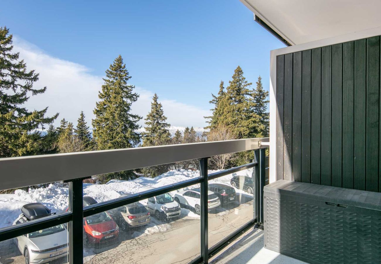 Studio in Chamrousse - Charming studio apartment, sleeps 6-7, mountain view